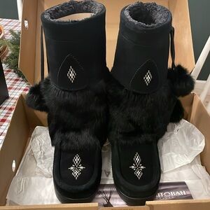 Manitobah Snowy Owl Women’s Black Boots 10 Native Beadwork
